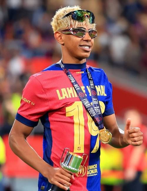 阿森纳vs拜仁：萨卡、埃泽首发，凯恩、奥利塞、卡尔出战