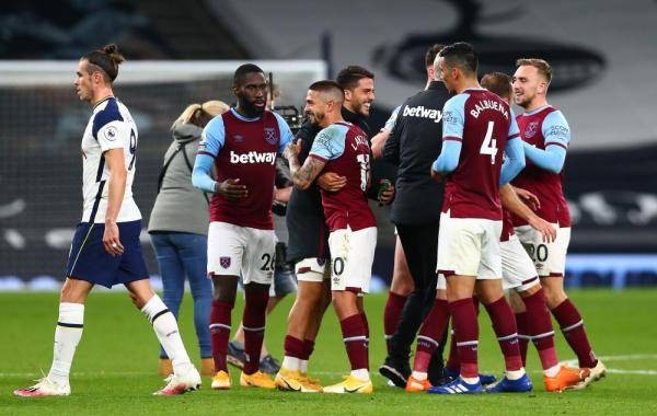 欧冠淘汰赛前瞻：巴萨主场迎战曼联,