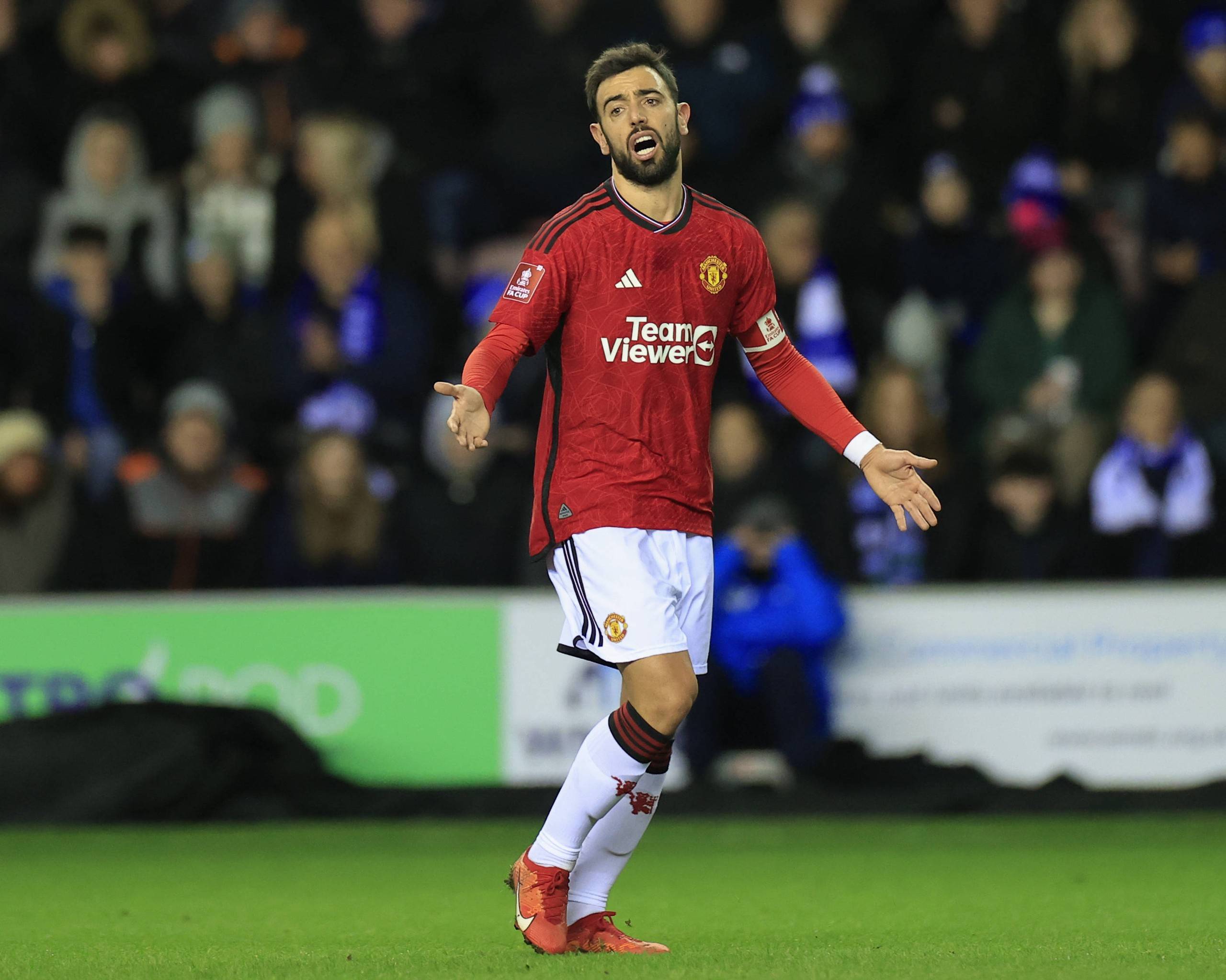 伊利牛奶开启促销活动：买三箱牛奶即送CBA新赛季球票一张